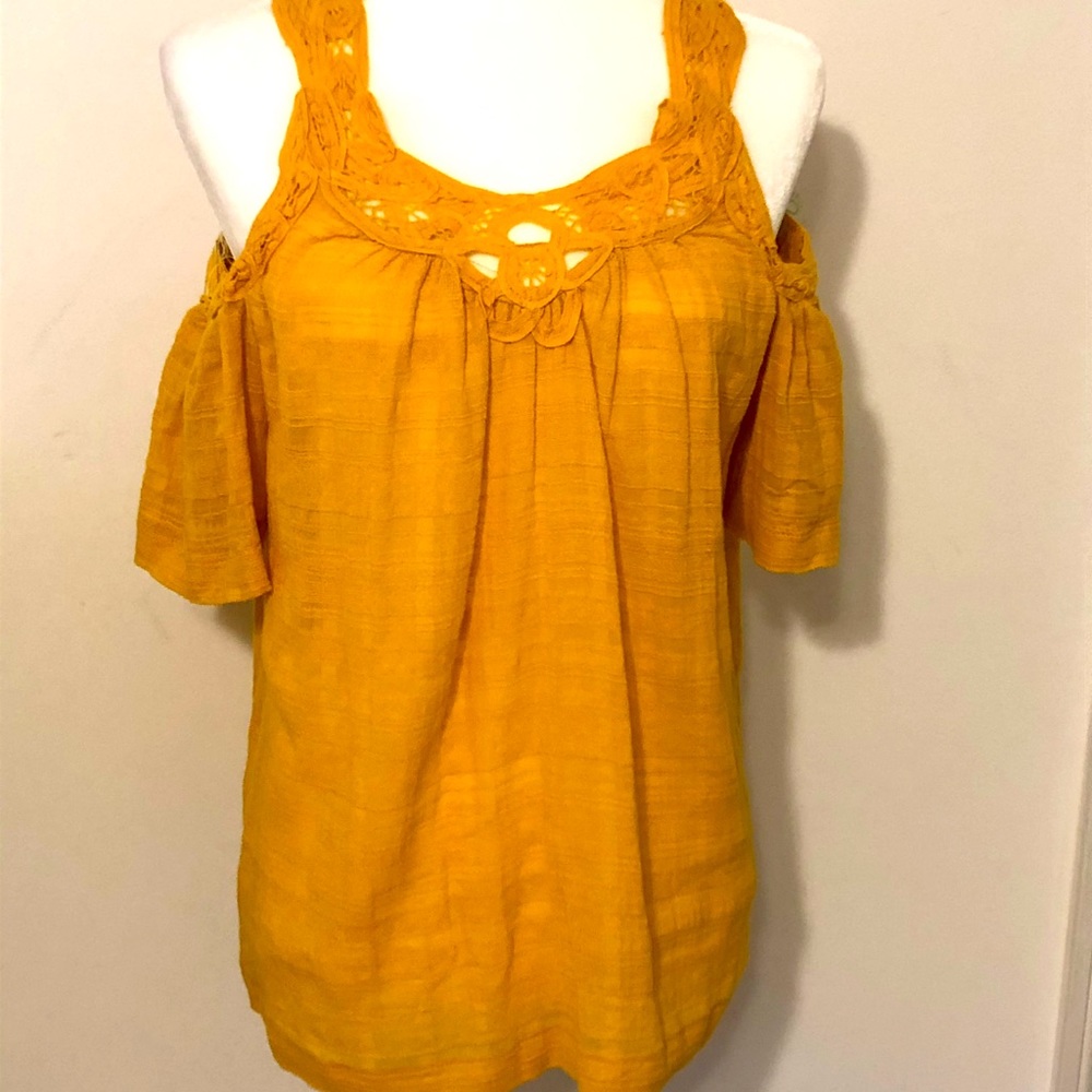 Cold shoulder tunic